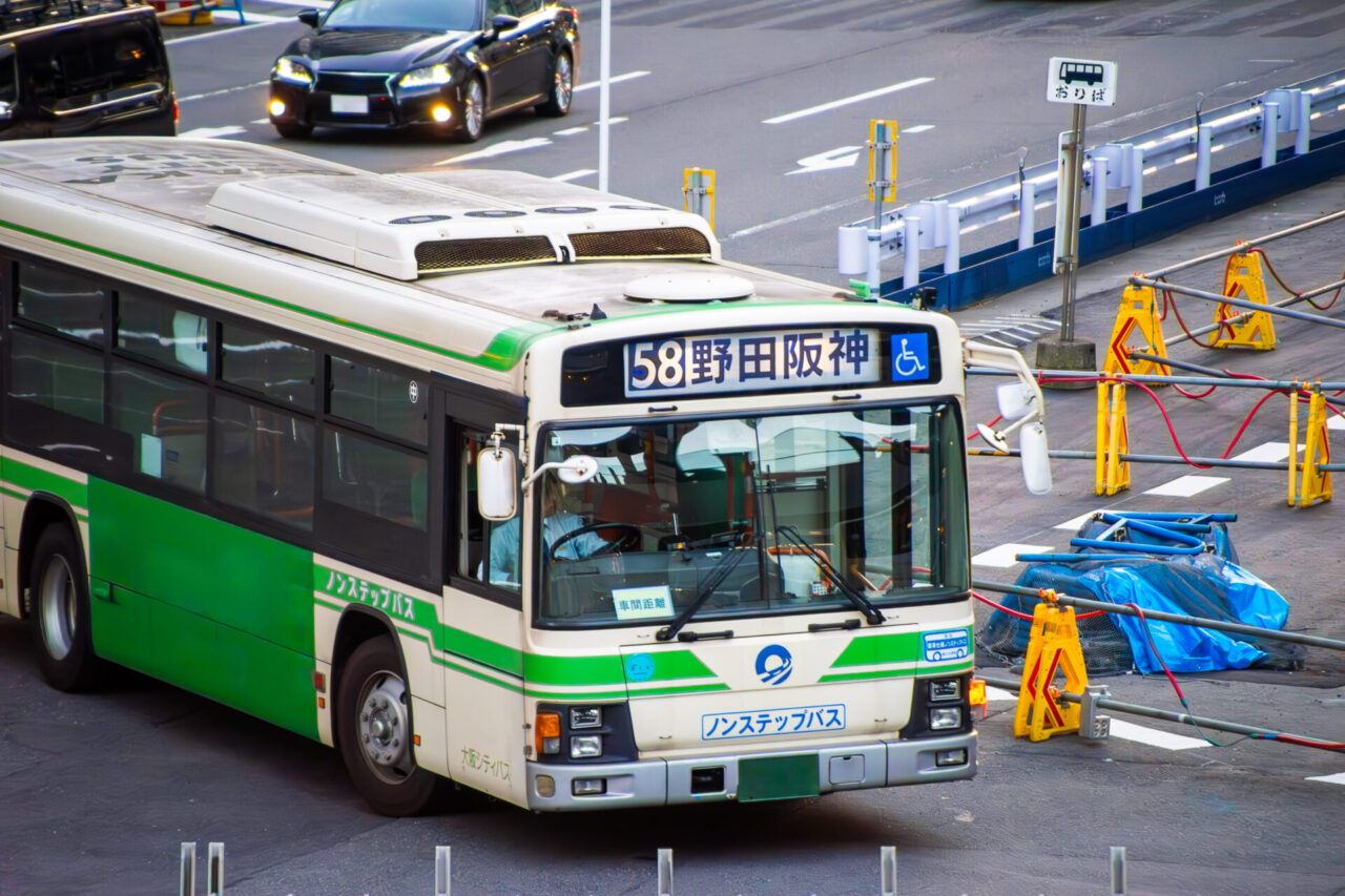 Osaka City Bus Route 58 toward Noda Hanshin