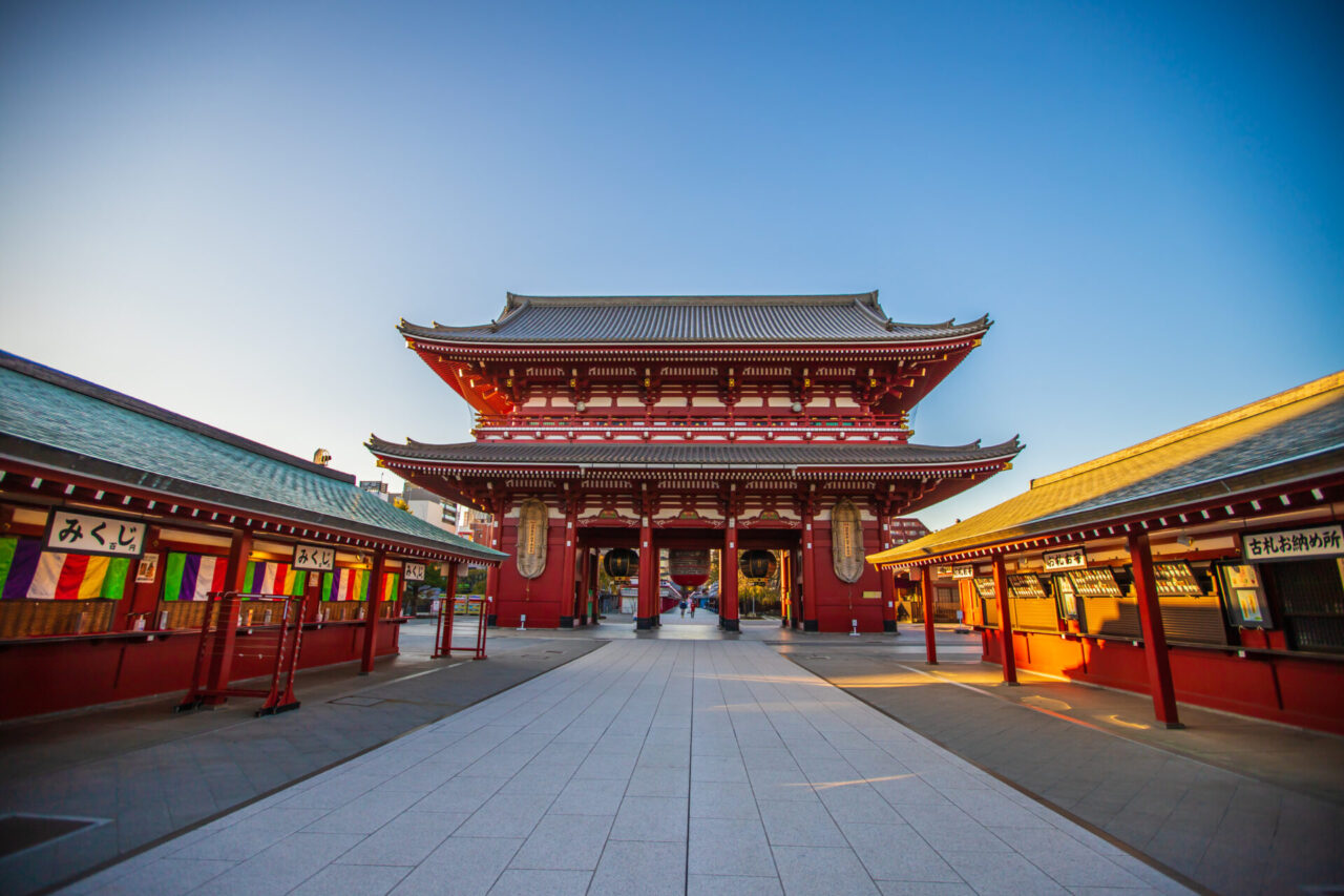 Hōzōmon Gate and temple grounds at Sensō-ji in Asakusa
